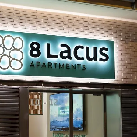 8 Lacus Duplex Apartmán *
